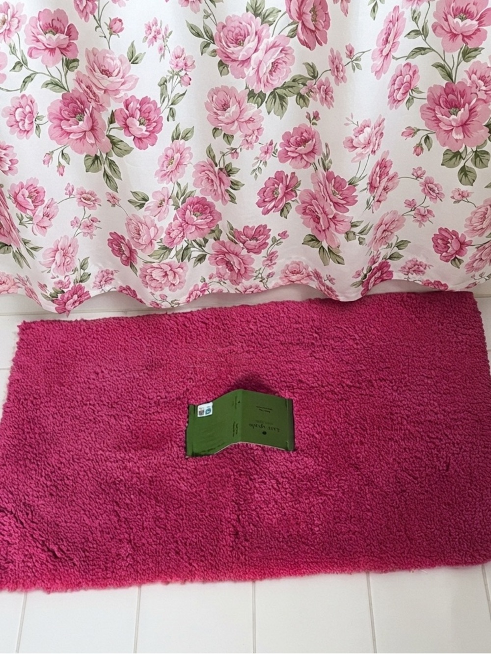 Kate Spade Large  20”x 32” Bright HOT PINK Soft Plush Bath Mat Rug, NEW